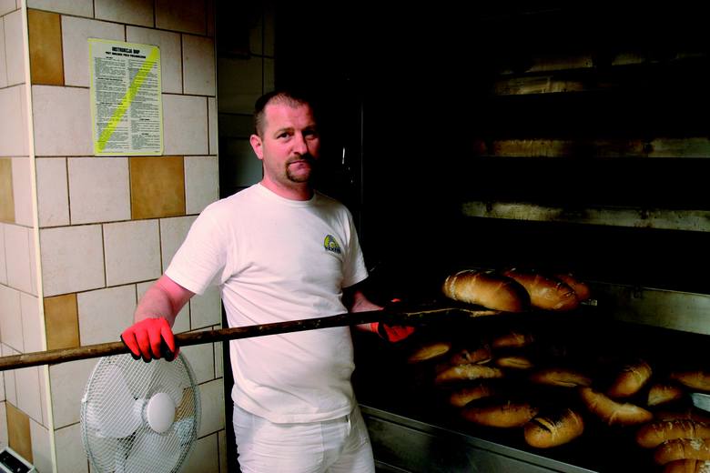 Sławomir Kmieć - jeden z bohaterów albumu - codziennie wstaje o godz. 3.15, by z Rataj dojechać do piekarni na ulicy Dąbrowskiego.