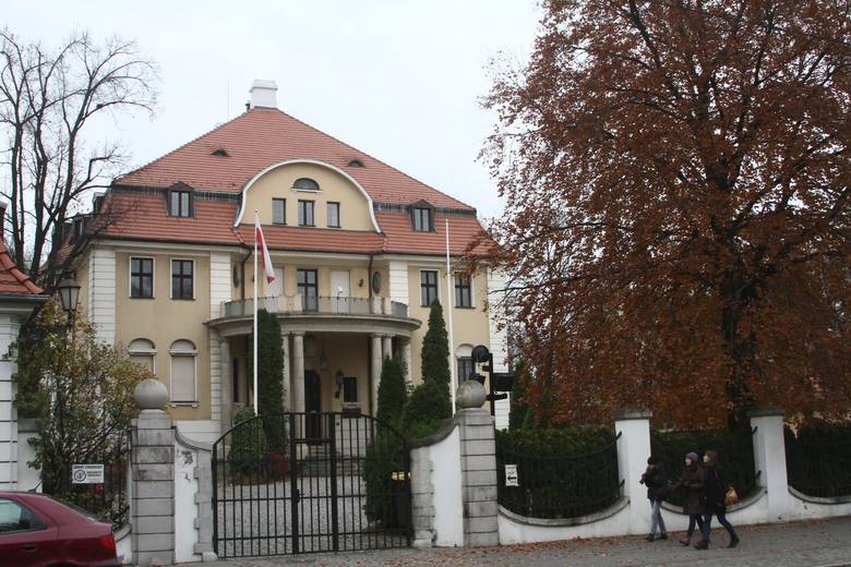 W dawnym pałacu Roberta Schweikerta znajduje się dziś Instytut Europejski