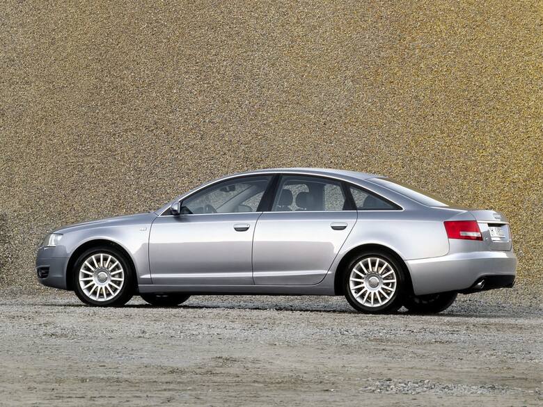 Audi A6 VI generacji zaprezentowano w marcu 2004 roku na salonie samochodowym w Genewie. W porównaniu do ustępującego modelu nadwozie limuzyny było o