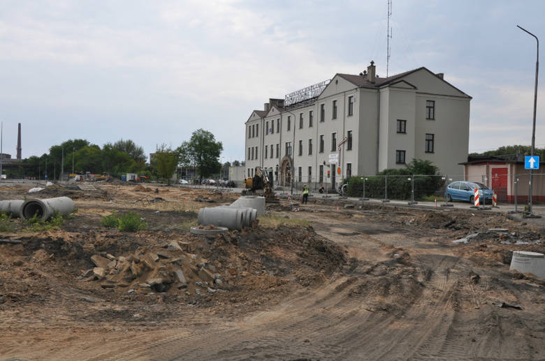 Częstochowa: centra przesiadkowe przy stacjach Osobowa, Stradom i Raków w budowie. Zdjęcia z sierpnia 2019