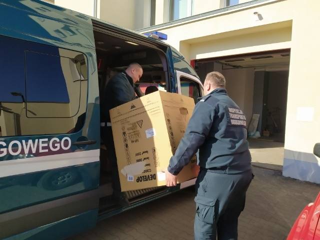Uproszczone procedury dla transportów pomocy humanitarnej organizowanej przez Ambasadę Ukrainy w Polsce, pomoc kierowcom zawodowym, zbiórki darów. Inspekcja