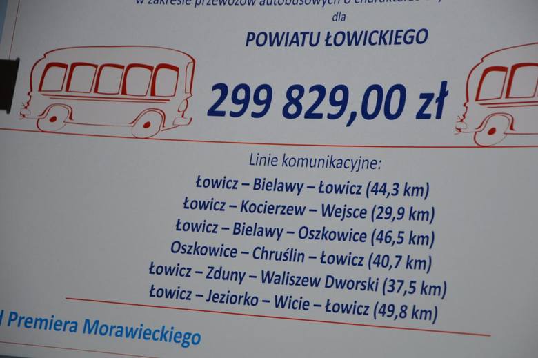 Wojewoda łódzki przekazał prawie 300 tys. zł na linie autobusowe w powiecie łowickim [ZDJĘCIA]