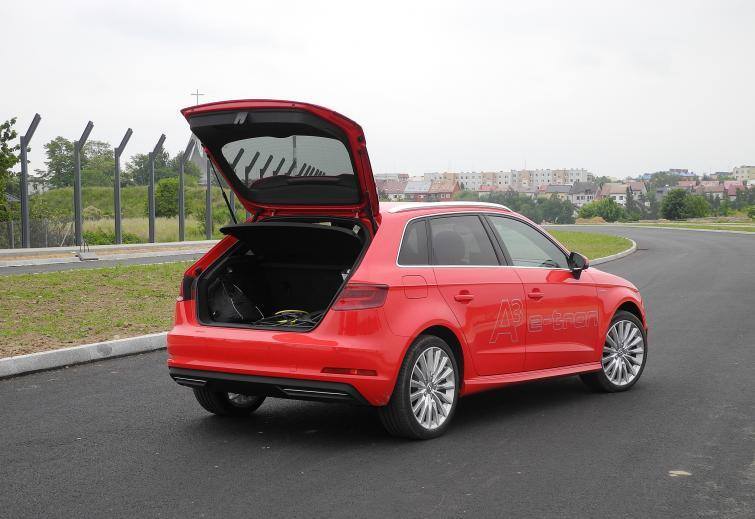 Napęd Audi A3 Sportback e-tron opiera się na koncepcji hybrydy równoległej. Zastosowany tu silnik spalinowy to zmodyfikowana jednostka 1.4 TFSI (z turbodoładowaniem)