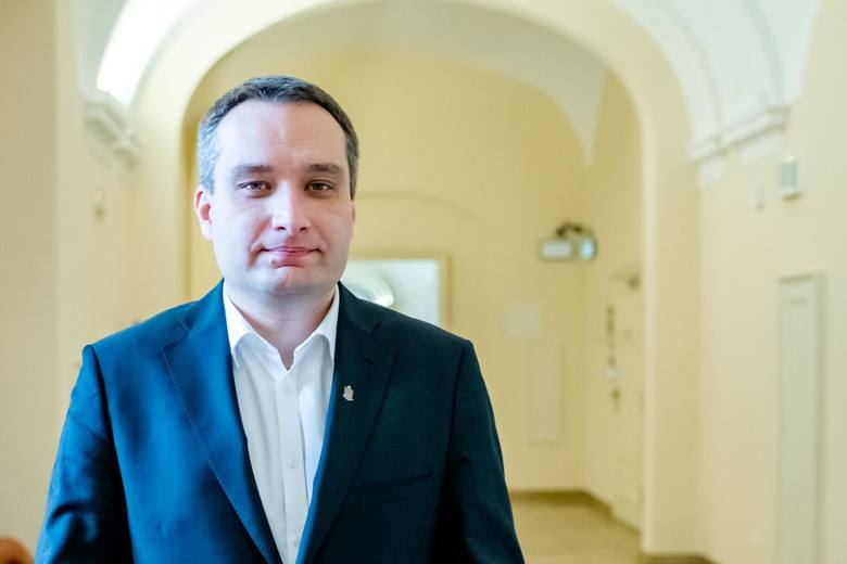 Mariusz Wiśniewski, zastępca prezydenta Poznania i polityk PO, przekonuje, że zlecenie druku kart głosowania jest w tym momencie bezprawne i stanowi