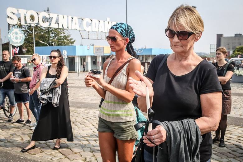 W Requiem dla Praw Kobiet w Gdańsku wzięło udział ok. 100 osób