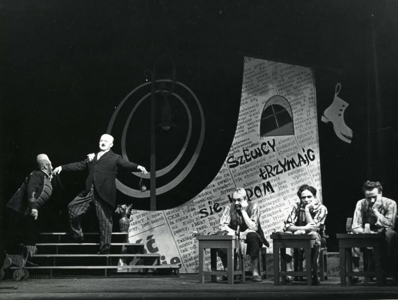 Sopot. Teatr Kameralny - 1957. „Szewcy” Stanisława Ignacego Witkiewicza - spektakl zdjęty nakazem cenzury