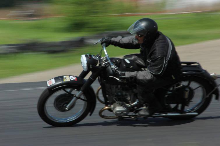 Sto lat historii motocykli czyli Super veteran 2012. Zdjęcia i film