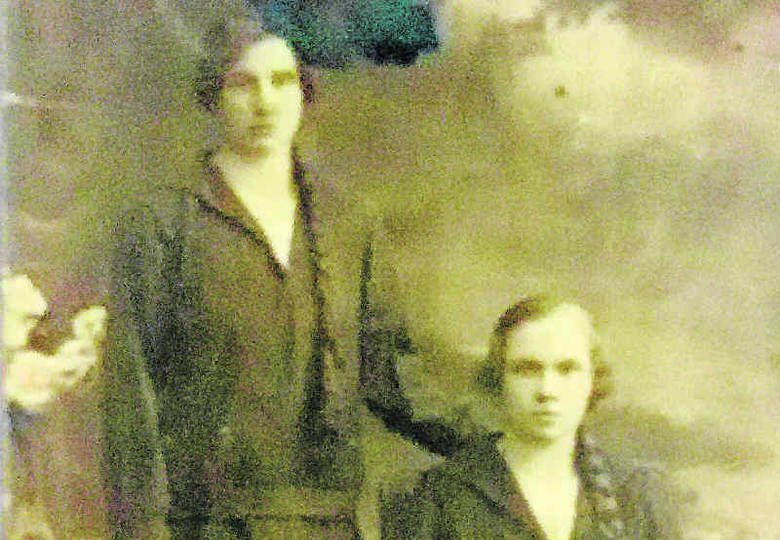 Pani Wanda z tatą podczas wakacji na Wybrzeżu. Był rok 1939. Do Tarnopola wracali w pośpiechu.
