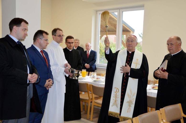 Nowy ośrodek poświęcił ksiądz biskup Andrzej F. Dziuba, ordynariusz diecezji łowickiej