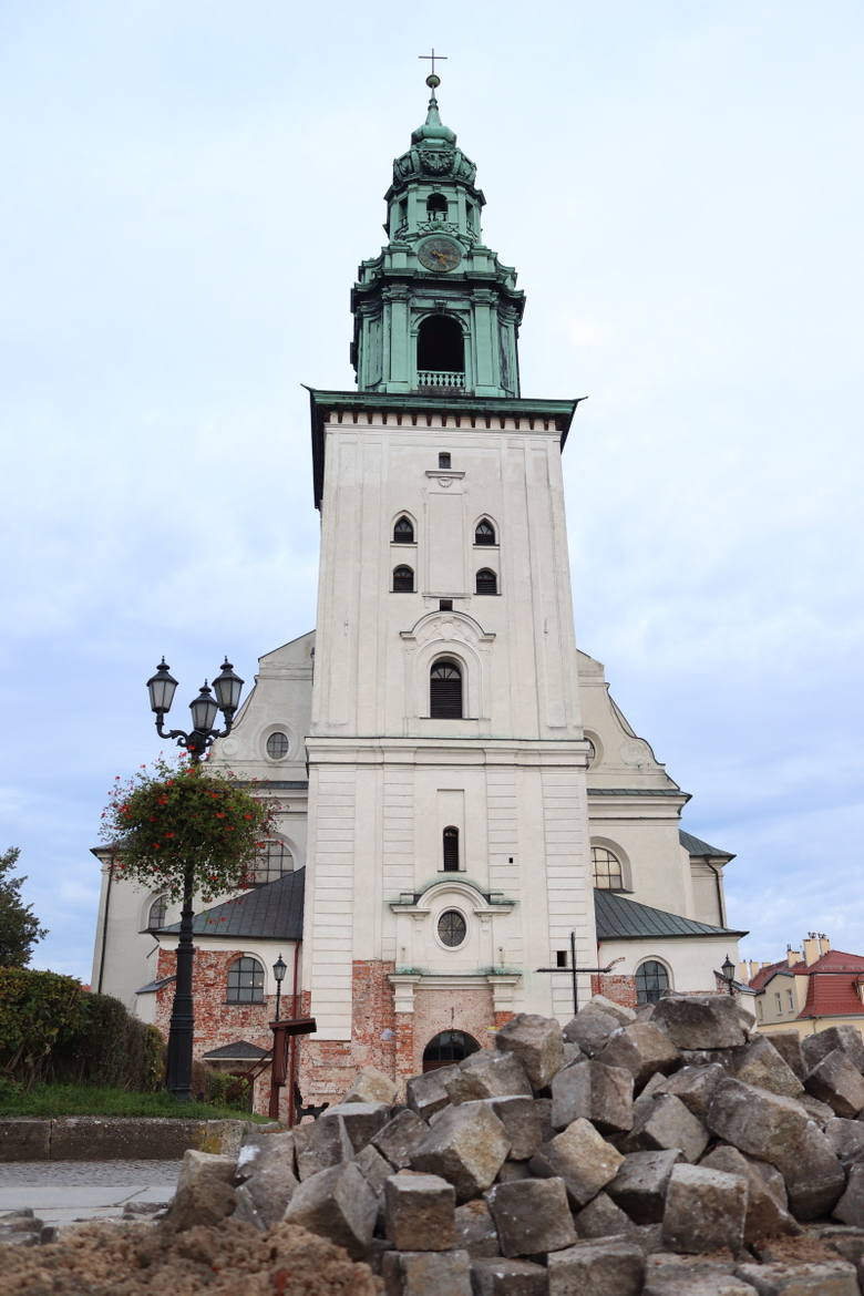 Remont kościoła św. Jadwigi Śląskiej w dolnej części Krosna Odrzańskiego został wstrzymany. Gmina stara się wyłonić kolejnego wykonawcę, po tym jak rozwiązała umowę z poprzednim.