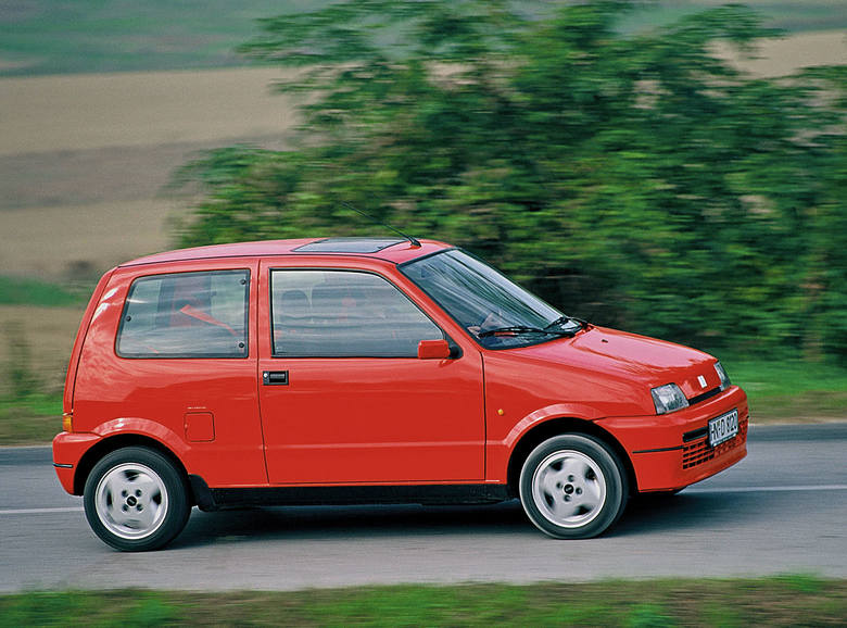 Fiat CinquecentoSamochód, który miał zastąpić malucha,zszedł z taśmy produkcyjnej wcześniejod niego. Cinquecento (po włosku„500”) produkowane w latach