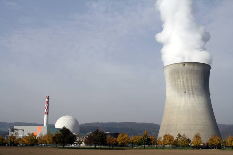 Elektrownia jądrowa z chłodnią kominową w Szwajcarii - Kernkraftwerk Leibstadt