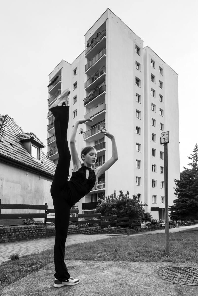 Projekt "Baletnica w Krainie Czarów" Pawła Janczaruka z udziałem Nataszy Woźniak