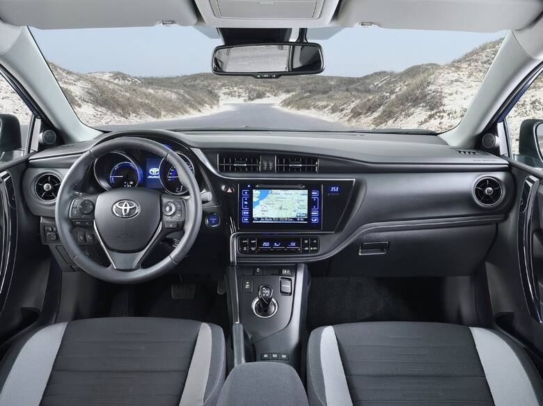 Toyota Auris Najtańsza Toyota Auris to koszt co najmniej 68 900 złotych (cena regularna) i jest to odmiana wyposażenia Active z silnikiem 1.33 Dual VVT-i