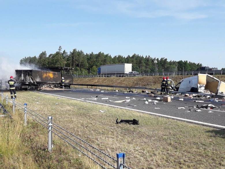 Śmiertelny wypadek na S7 w okolicy węzła Waplewo 28.06.2018. Karambol kilku samochodów. Jedna osoba nie żyje