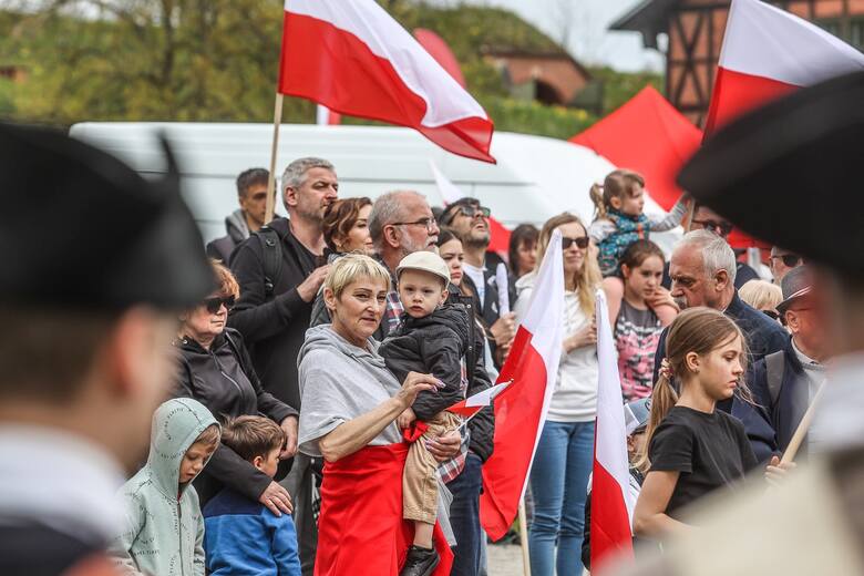 Gdańsk uczcił Dzień Flagi Rzeczypospolitej Polskiej. Na Górze Gradowej została podniesiona biało-czerwona flaga na 42 metrowym maszcie