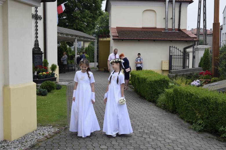 Trwają komunie 2018 r. W niedzielę, 27 maja, dzieci przystąpiły do Pierwszej Komunii Świętej w parafii św. Stanisława. To była już druga komunia w parafii św. Stanisława w tym roku.