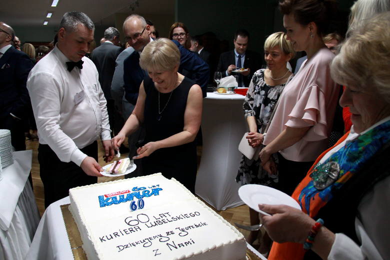Tort na jubileusz Kuriera przygotowała "Społem" Lubelska Spółdzielnia Spożywców w Lublinie