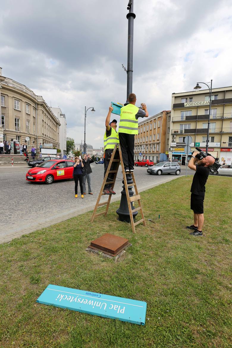 Plac NZS w Białymstoku łączy, a pomnik Lecha Kaczyńskiego dzieli. Szukają zgody 