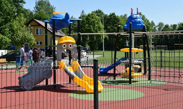 Plac zabaw dla dzieci w Porębie Wielkiej powstał na terenie stadionu LKS