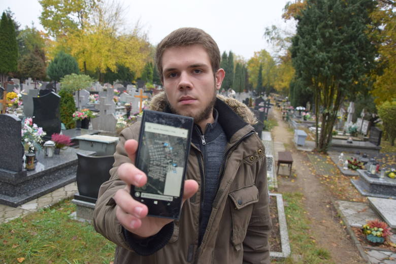 - Dzięki tej wyszukiwarce będzie łatwiej znaleźć groby - mówi Michał Śladkowski, którego spotkaliśmy w piątek na cmentarzu przy ul. Żwirowej. Cała mapa
