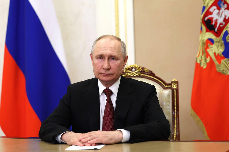 Według rosyjskich mediów państwowych Putin przemawiał z Kremla w Moskwie. Zdaniem stacji CNN wyglądało na to, że rosyjski prezydent przemawia w nagranym