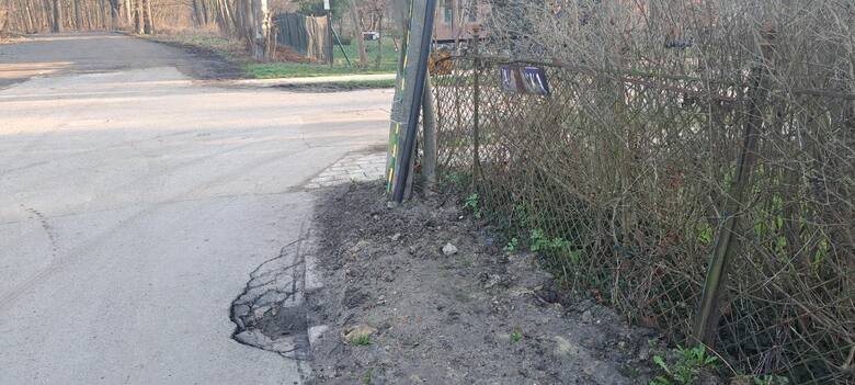 Widać już pierwsze uszkodzenia ulicy Serowarskiej.