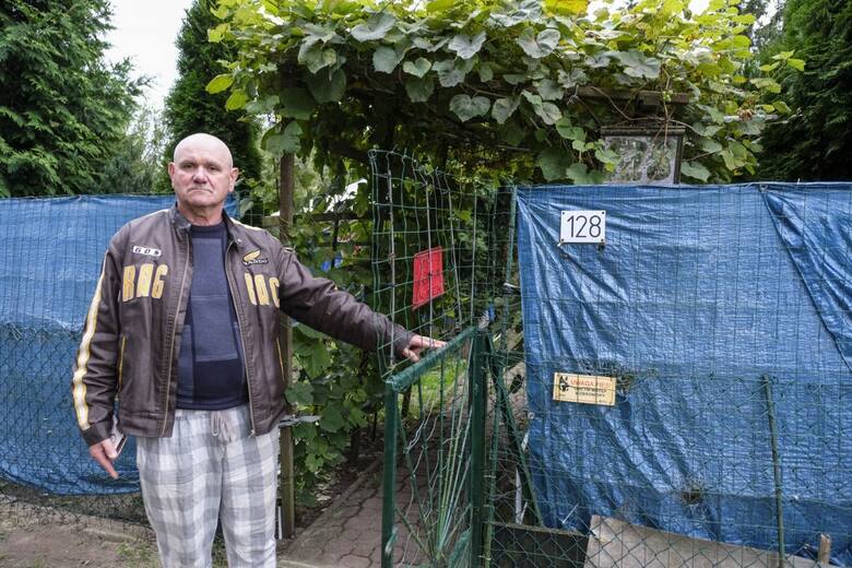 Pan Piotr mieszka nielegalnie na działce z żoną Galiną już trzynasty rok. Nie on jeden w ROD Relaks w Toruniu. Nie on jeden w kraju. Takich ludzi są