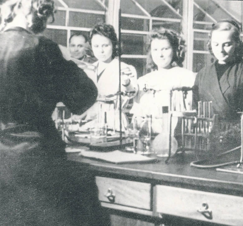 Laboratorium na Wydziale Chemicznym, lata 50. To jeden z najstarszych wydziałów