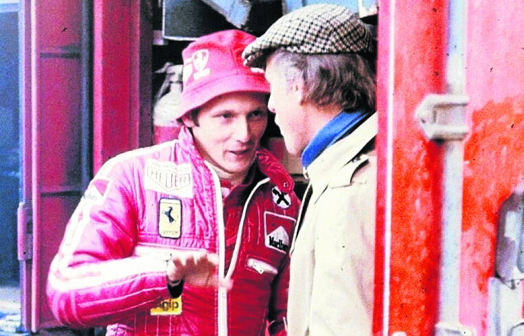 Nigdy wcześniej niepublikowane zdjęcie z treningu przed GP Wielkiej Brytanii na torze Brands Hatch, dwa tygodnie przed tragedią na Nürburgringu. Niki