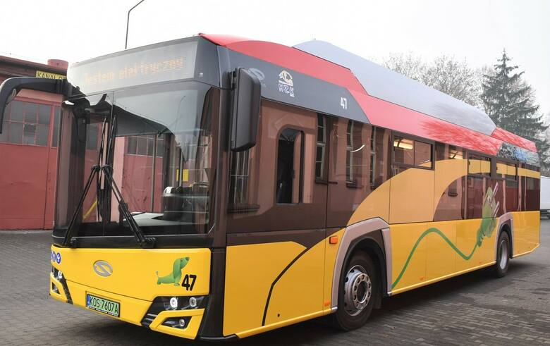 Pierwszy autobus elektryczny w Oświęcimiu ma długość 12 metrów. Jest przygotowany do przewozu 75 pasażerów, w tym 25 na miejscach siedzących