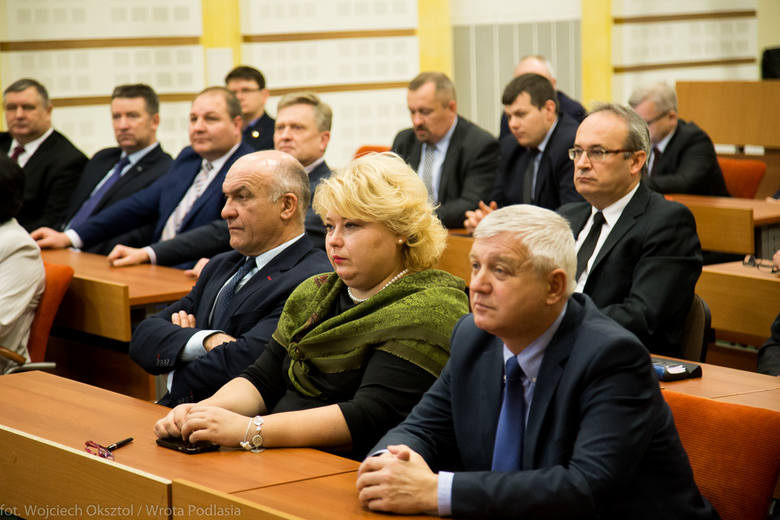 Przedstawiciele 42 samorządów z całego Podlasia podpisali umowy w urzędzie marszałkowskim.