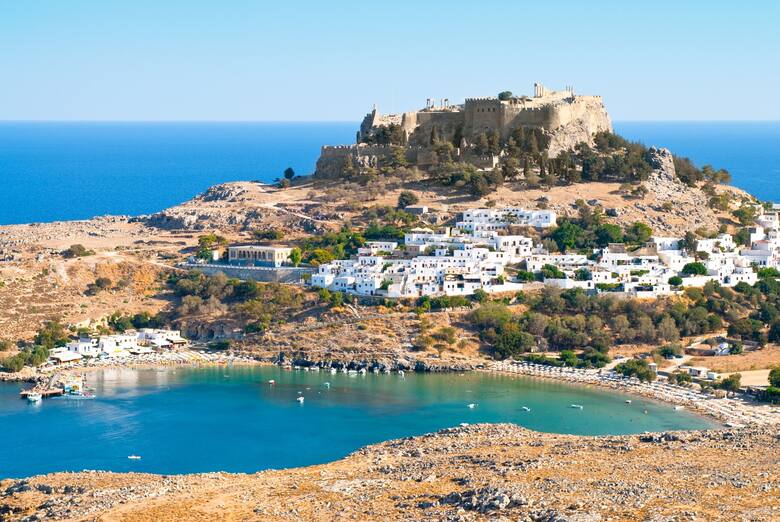 Wyspa Rodos to serce Dodekanezu, zagłębia egejskiej turystyki. Można tu poznać lokalny koloryt w czasie wycieczek, organizowanych przez biura podróży,