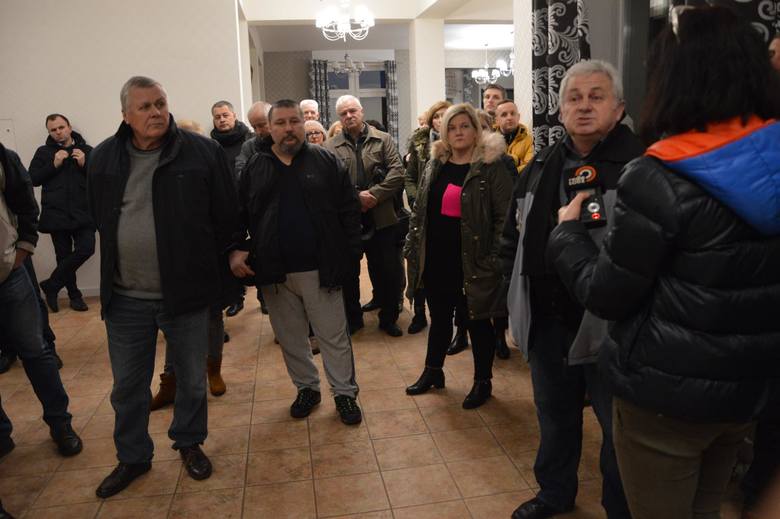 Mieszkańcy Zatorza planują zablokować dla tirów ulice Warszawską i Bolimowską [ZDJĘCIA]