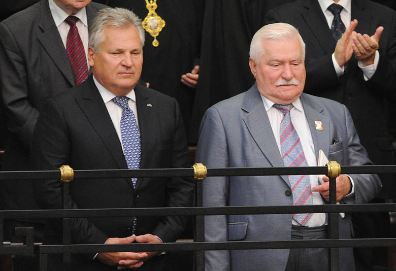 O byłych prezyden¬tach i ich prywatnej już działalności zrobiło się głośno, kiedy pojawili się na promocji firmy Cinkciarz.pl