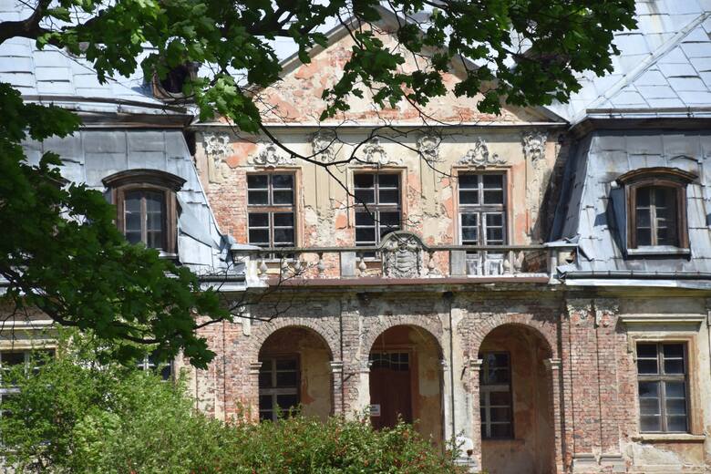 XVIII-wieczny pałac w Minkowskiem. Został zbudowany w latach 1765-1784 dla pruskiego generała Friedricha Wilhelma von Seydlitza.
