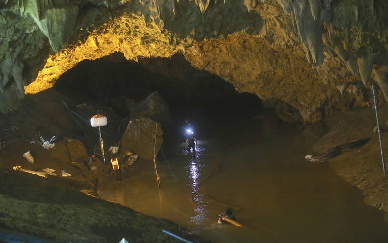 Tajlandia. Akcja ratunkowa w jaskini Tham Luang zakończona sukcesem. To był mecz o życie! [REPORTAŻ]