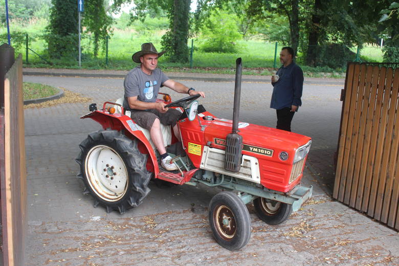Jaworzno: na traktorkach do koszenia trawy wyruszą w pielgrzymkę do Lisieux