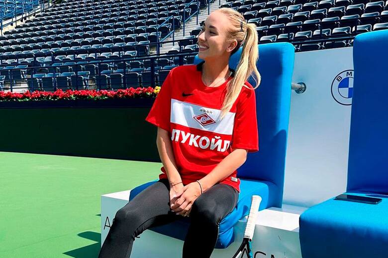 Rosyjska tenisistka Anastazja Potapowa w koszulce Spartaka Moskwa