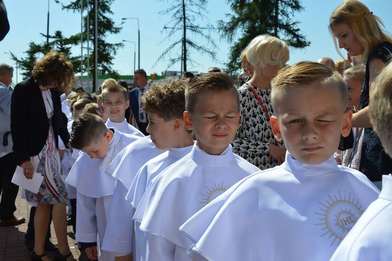 KOMUNIE: I Komunia Święta w parafii Najświętszego Serca Pana Jezusa w Skierniewicach