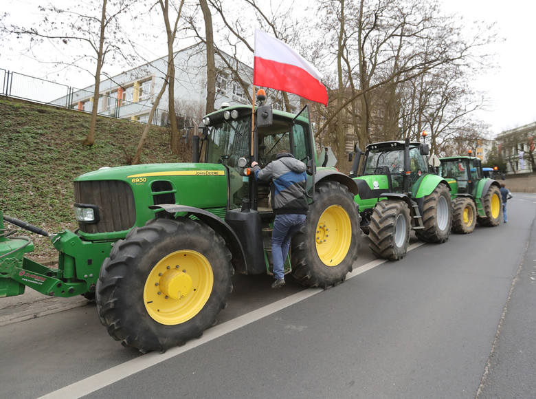 Na zdjęciu protest rolników z województwa zachodniopomorskiego pod siedziba Agencji Nieruchomosci Rolnych w Szczecinie