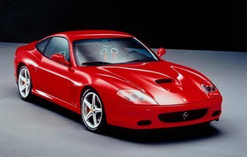 Fot. Ferrari: Niektórym autom w czerwony jest do twarzy. To ulubiony kolor samochodów sportowych.