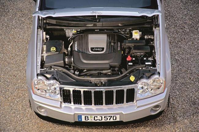 Jeep Grand Cherokee to jeden z najpopularniejszych samochodów terenowych na polskich drogach. Auto dzielność poza utwardzonymi szlakami łączy z komfortem