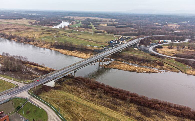 Most nad Wisłą w ciągu drogi wojewódzkiej 781 ma duże znaczenie dla komunikacji w tej części Małopolski zachodniej