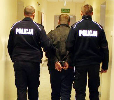 Do 12 lat więzienia grozi mieszkańcowi Łowicza za dokonanie rozboju na przechodniu