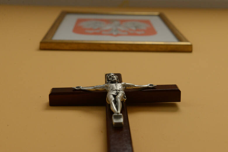 krzyż na ścianie 