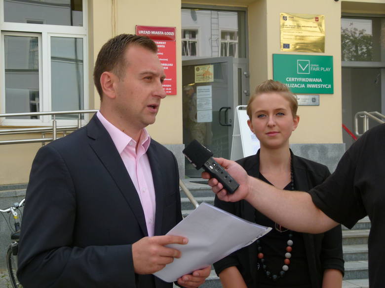Radny SLD Tomasz Trela złożył do prezydent Hanny Zdanowskiej interpelację, w której domaga się raportu na temat inwestycji drogowych w Łodzi.