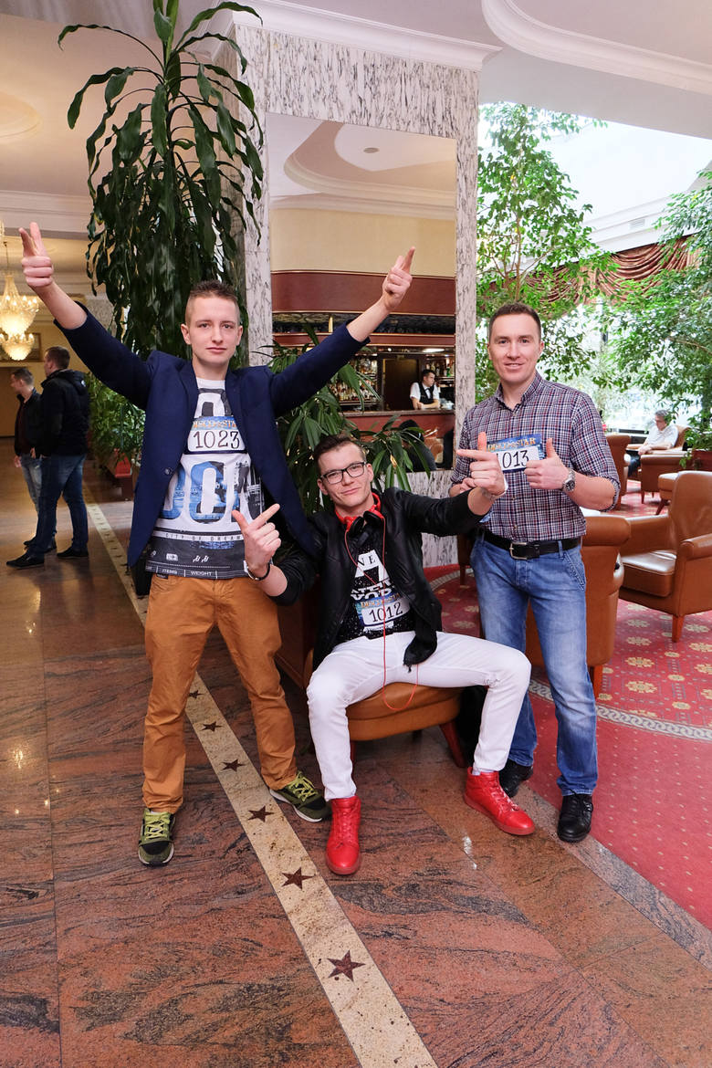 Chłopcy nie przejmowali się występem. Byli pewni siebie, wierzyli w swój sukces. Od lewej: Krzysztof Bobrowski, Michał Przeborowski i Paweł Jankowski. 