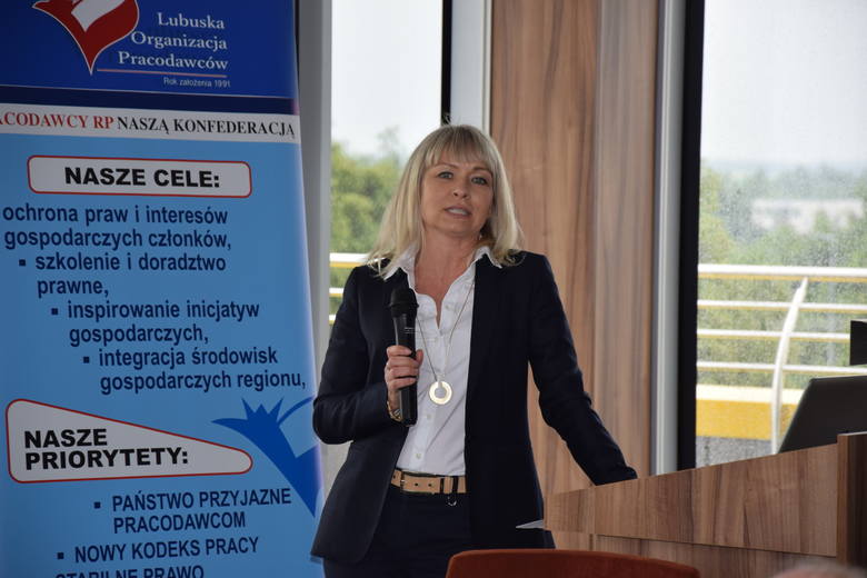 Violetta Panasiuk - Strzyżewska, prezes firmy Audit Doradztwo Personalne w Gorzowie Wlkp. wyjaśniała jakie problemy są obecnie na rynku pracy.