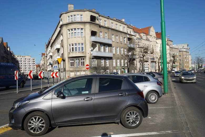 Zakaz parkowania na ulicy Grunwaldzkiej (na odcinku od Szylinga do Roosevelta) oraz na ulicy Święcickiego obowiązywał od godziny 8 w sobotę do godziny 18 w niedzielę  